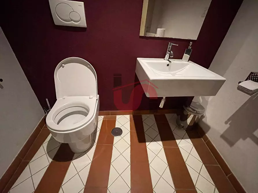 Immagine 26 di Locale commerciale in affitto  in Via Damaso a Benevento