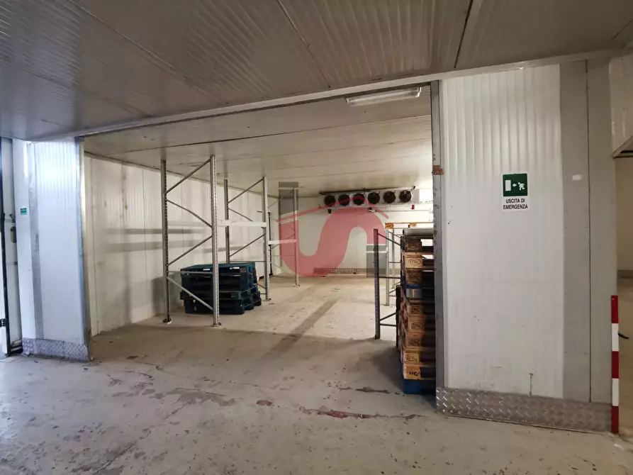 Immagine 13 di Capannone industriale in vendita  in Contrada Caramelle Vecchie snc a Benevento