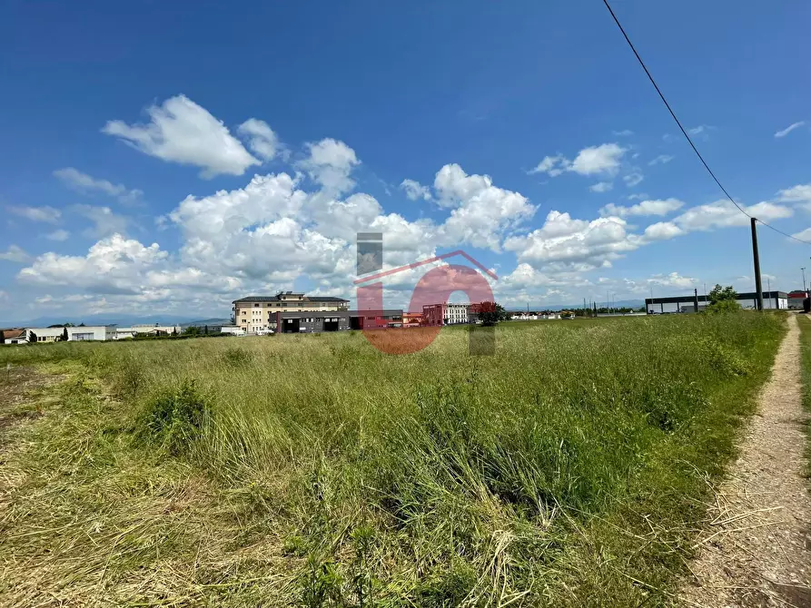 Immagine 12 di Locale commerciale in vendita  in Contrada Pianocappelle a Benevento