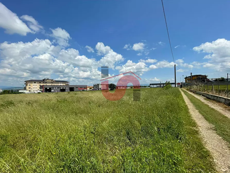 Immagine 13 di Locale commerciale in vendita  in Contrada Pianocappelle a Benevento