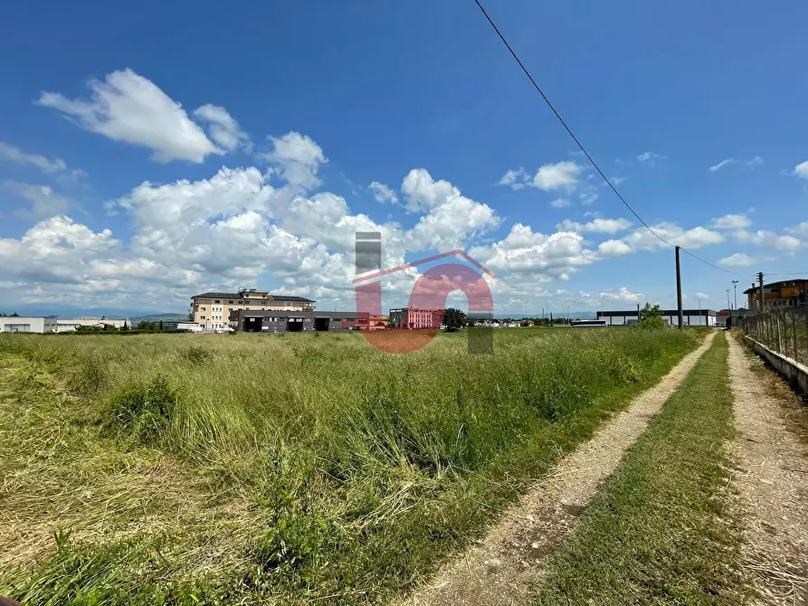 Immagine 11 di Locale commerciale in vendita  in Contrada Pianocappelle a Benevento