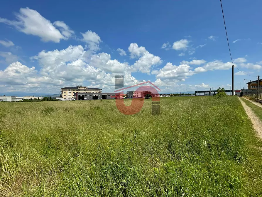 Immagine 14 di Locale commerciale in vendita  in Contrada Pianocappelle a Benevento