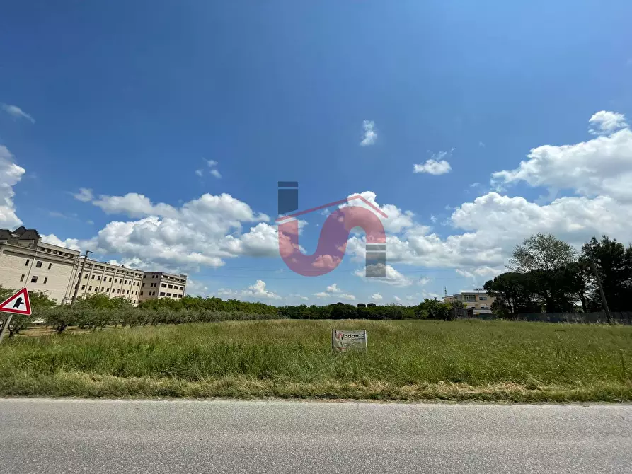 Immagine 3 di Locale commerciale in vendita  in Contrada Pianocappelle snc a Benevento