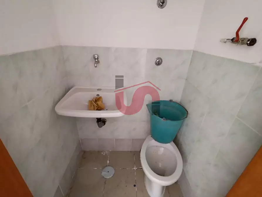 Immagine 3 di Locale commerciale in vendita  in Via Tommasi Rossi a Benevento