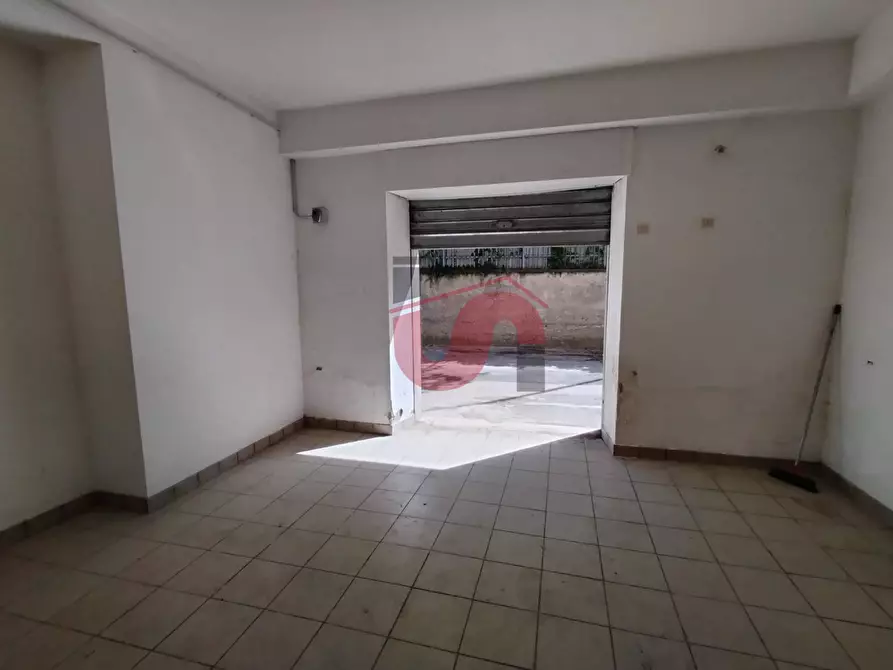 Immagine 4 di Locale commerciale in vendita  in Via Tommasi Rossi a Benevento