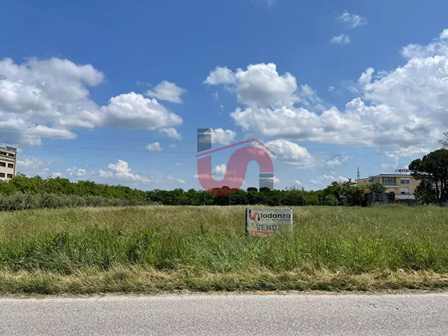 Immagine 6 di Locale commerciale in vendita  in Contrada Piano Cappelle snc a Benevento