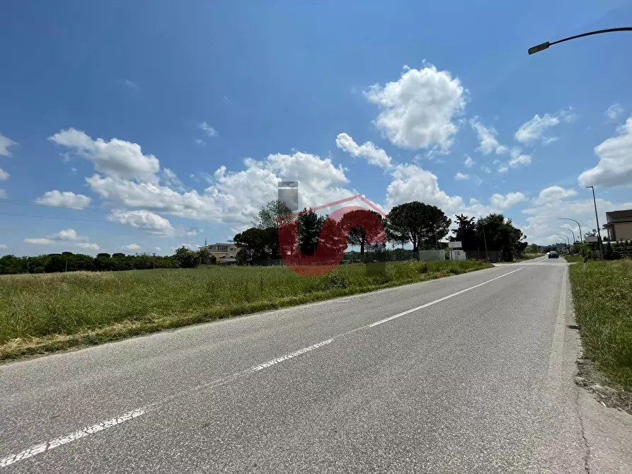 Immagine 3 di Locale commerciale in vendita  in Contrada Piano Cappelle snc a Benevento