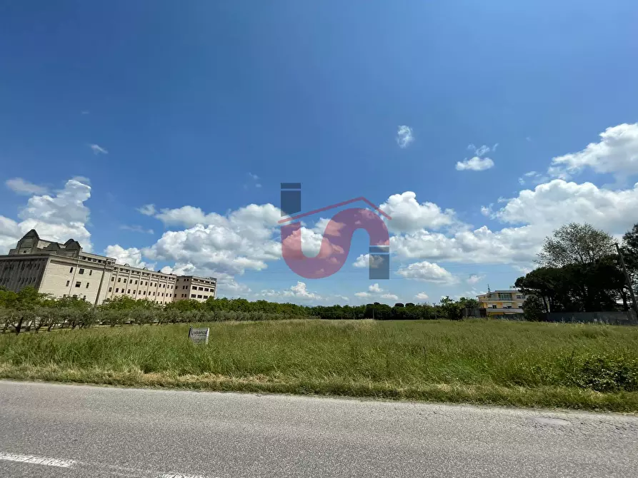 Immagine 11 di Locale commerciale in vendita  in Contrada Piano Cappelle snc a Benevento