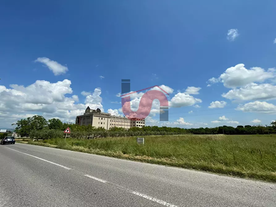 Immagine 12 di Locale commerciale in vendita  in Contrada Piano Cappelle snc a Benevento