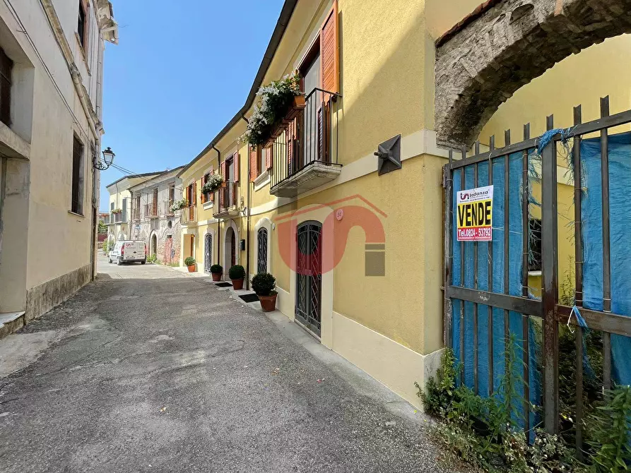 Immagine 1 di Casa semindipendente in vendita  in Via San Cristiano a Benevento