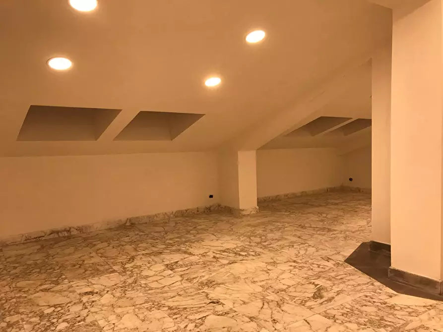 Immagine 28 di Palazzo in vendita  in Corso Giuseppe Garibaldi a Benevento