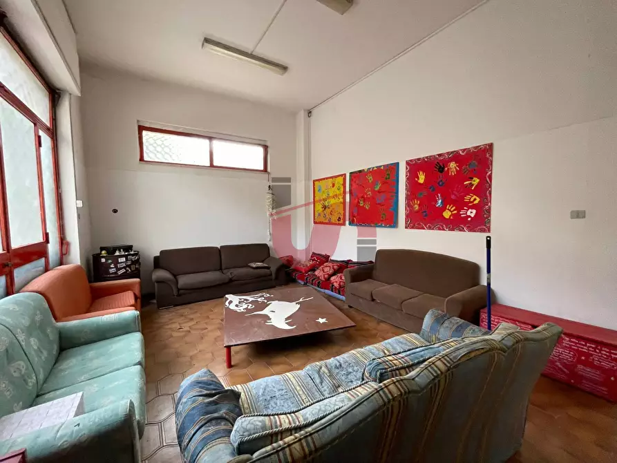 Immagine 21 di Locale commerciale in vendita  in Viale Principe di Napoli a Benevento