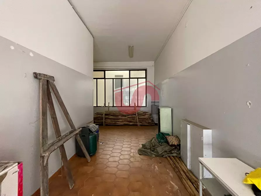 Immagine 25 di Locale commerciale in vendita  in Viale Principe di Napoli a Benevento