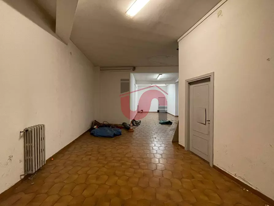 Immagine 29 di Locale commerciale in vendita  in Viale Principe di Napoli a Benevento