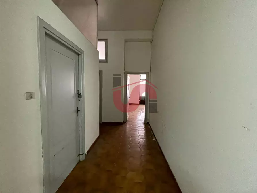 Immagine 32 di Locale commerciale in vendita  in Viale Principe di Napoli a Benevento