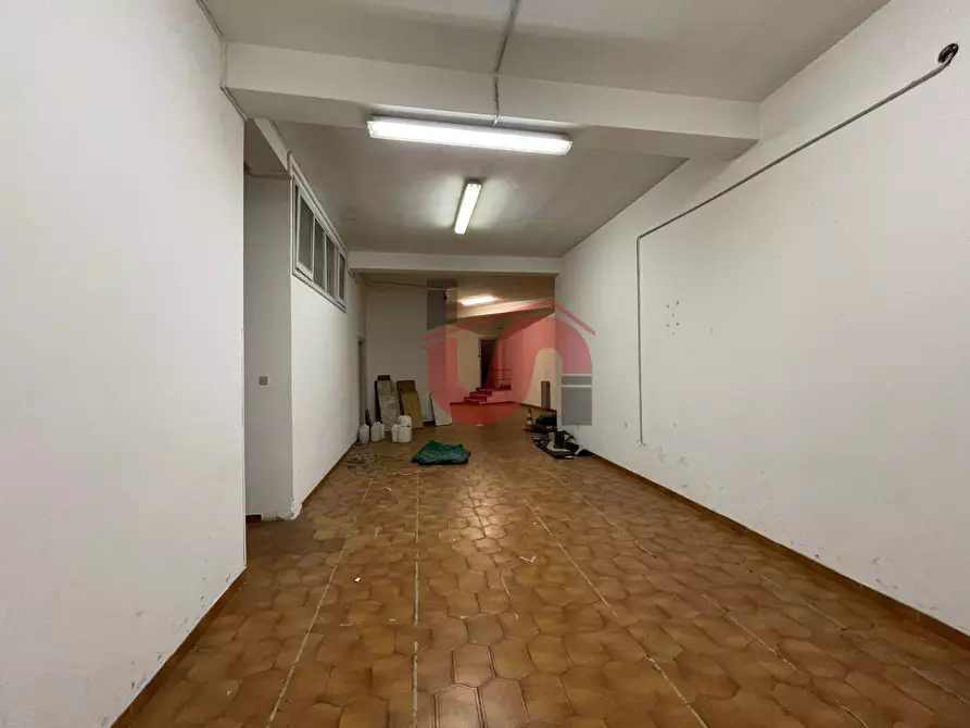 Immagine 35 di Locale commerciale in vendita  in Viale Principe di Napoli a Benevento