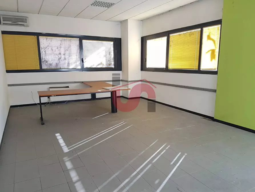 Immagine 4 di Capannone industriale in vendita  in CONTRADA PEZZAPIANA a Benevento