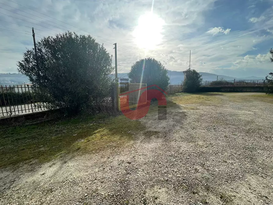 Immagine 5 di Locale commerciale in vendita  in Casale Maccabei a Benevento