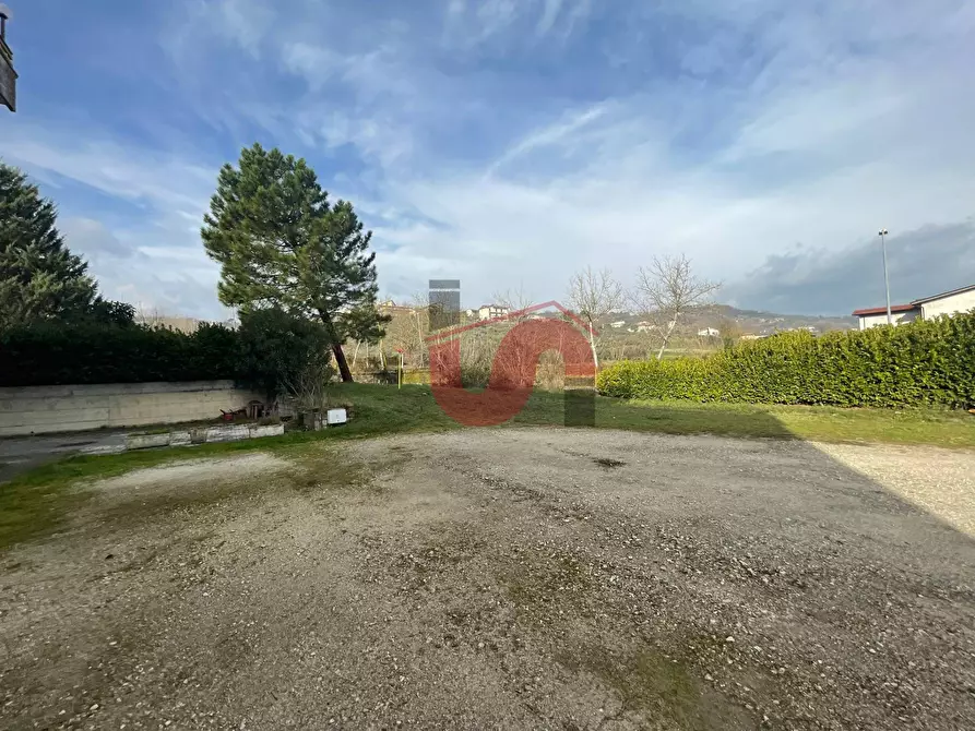 Immagine 8 di Locale commerciale in vendita  in Casale Maccabei a Benevento