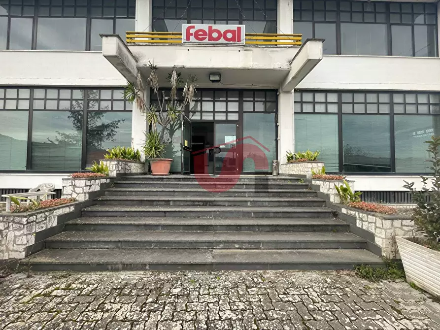 Immagine 14 di Locale commerciale in vendita  in Casale Maccabei a Benevento