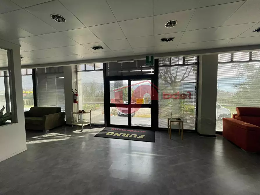 Immagine 21 di Locale commerciale in vendita  in Casale Maccabei a Benevento