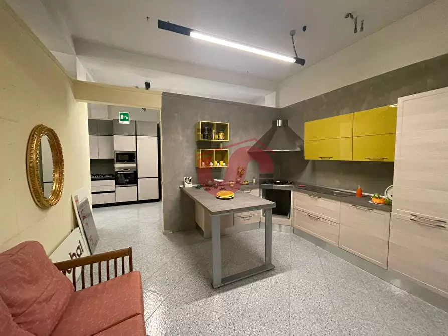 Immagine 22 di Locale commerciale in vendita  in Casale Maccabei a Benevento