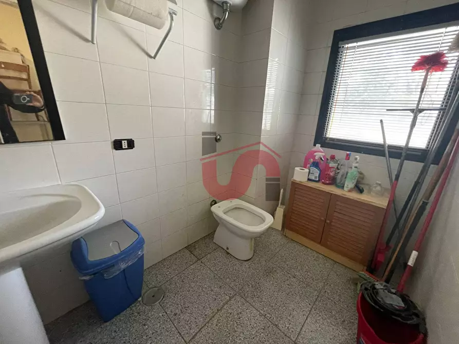 Immagine 26 di Locale commerciale in vendita  in Casale Maccabei a Benevento