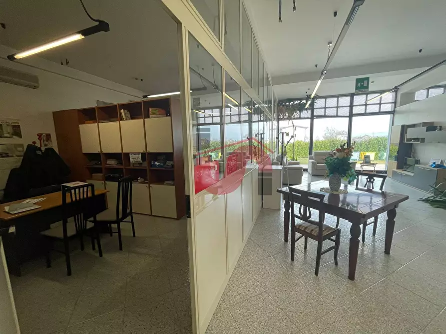 Immagine 27 di Locale commerciale in vendita  in Casale Maccabei a Benevento