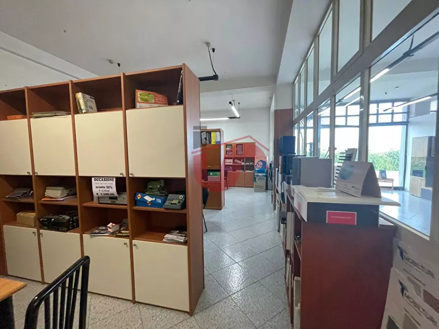 Immagine 32 di Locale commerciale in vendita  in Casale Maccabei a Benevento