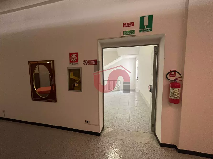 Immagine 45 di Locale commerciale in vendita  in Casale Maccabei a Benevento