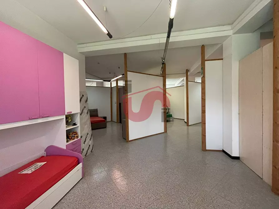 Immagine 47 di Locale commerciale in vendita  in Casale Maccabei a Benevento