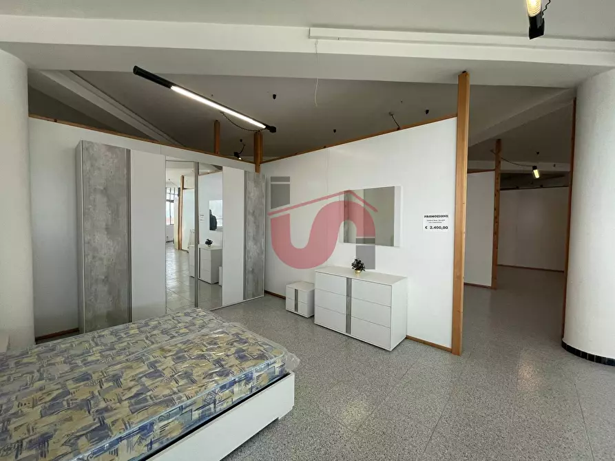 Immagine 48 di Locale commerciale in vendita  in Casale Maccabei a Benevento