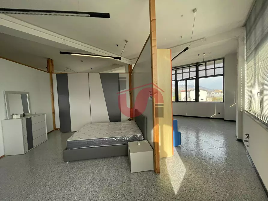 Immagine 52 di Locale commerciale in vendita  in Casale Maccabei a Benevento