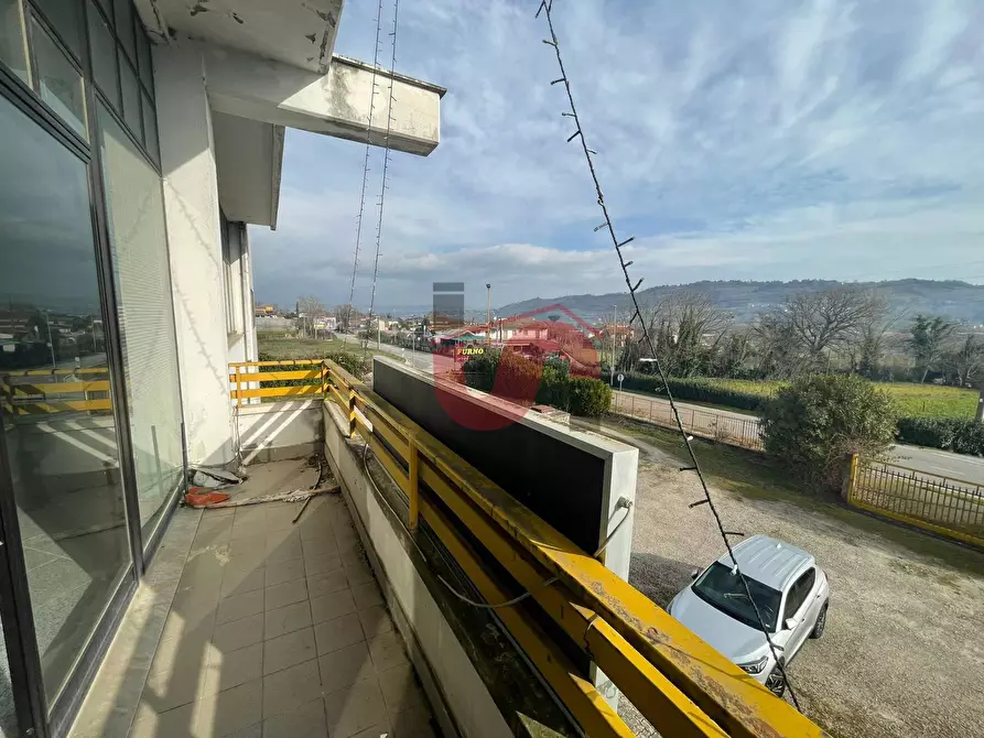 Immagine 53 di Locale commerciale in vendita  in Casale Maccabei a Benevento