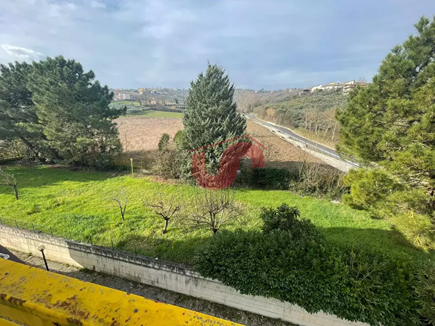 Immagine 63 di Locale commerciale in vendita  in Casale Maccabei a Benevento