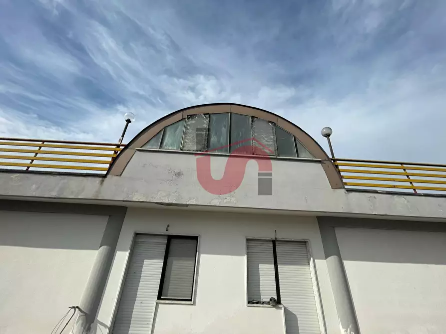 Immagine 65 di Locale commerciale in vendita  in Casale Maccabei a Benevento