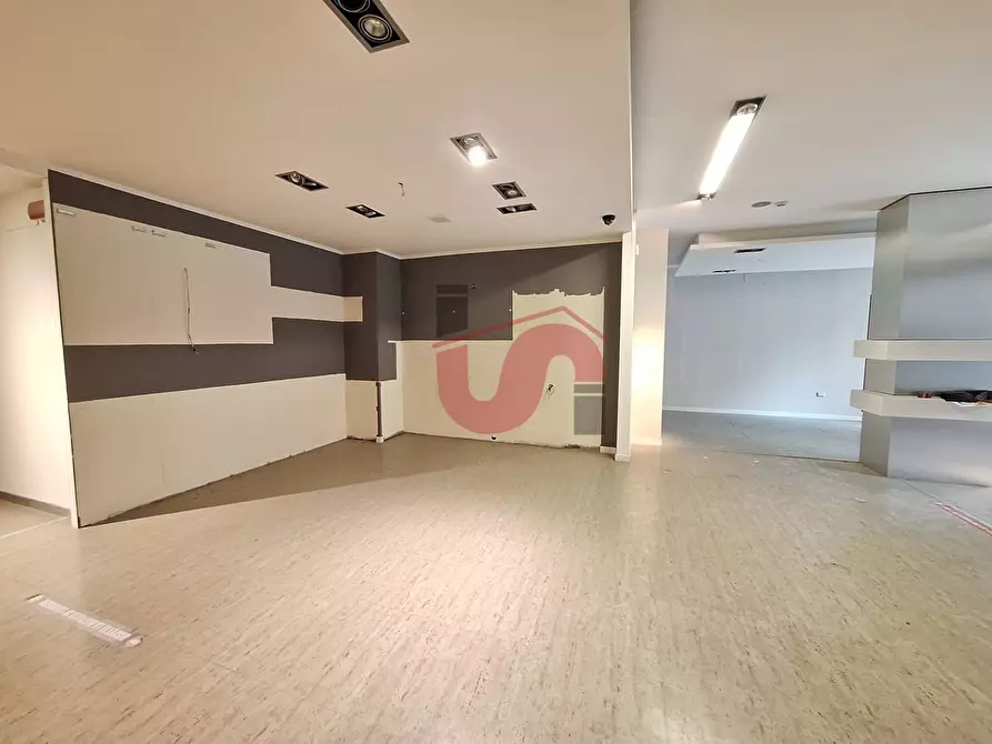 Immagine 12 di Locale commerciale in affitto  in Corso Vittorio Emanuele a Benevento