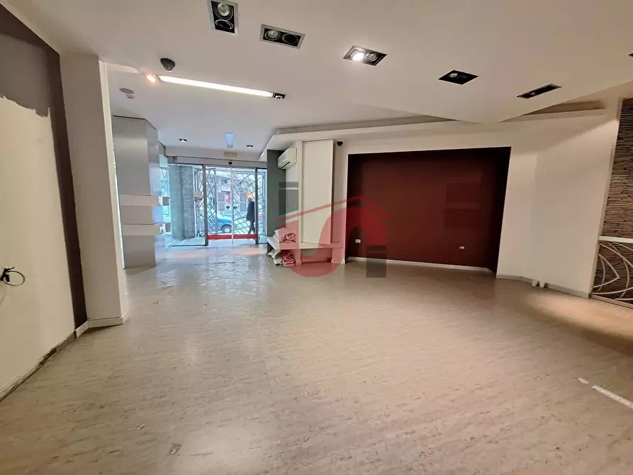 Immagine 11 di Locale commerciale in affitto  in Corso Vittorio Emanuele a Benevento