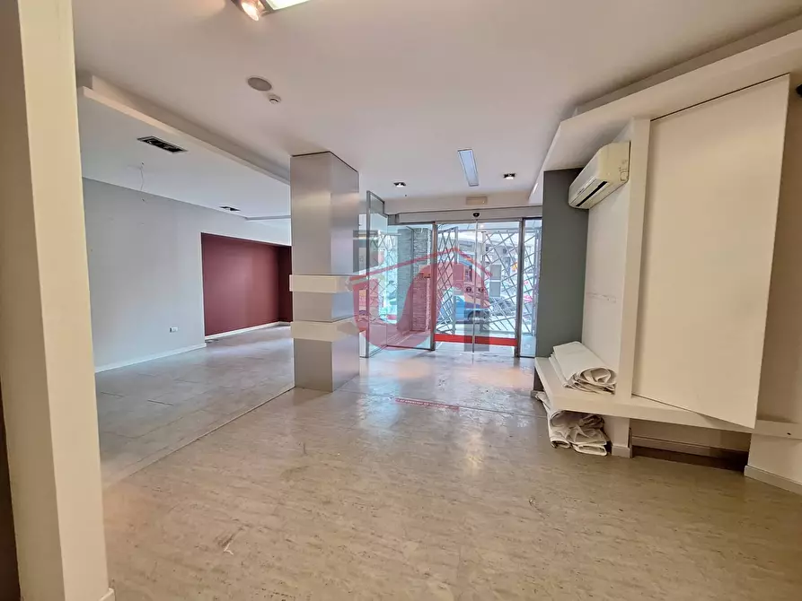 Immagine 13 di Locale commerciale in affitto  in Corso Vittorio Emanuele a Benevento