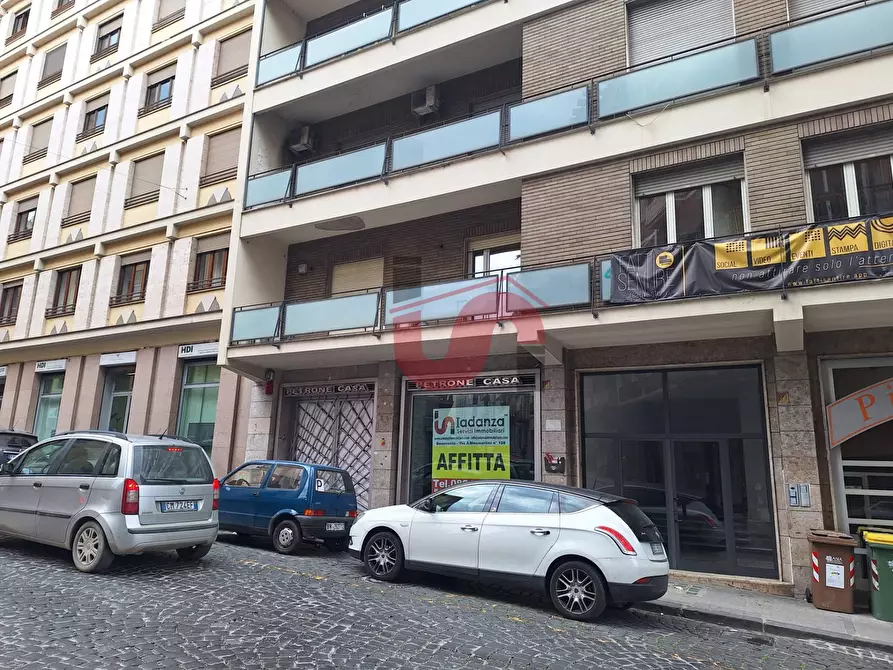Immagine 27 di Locale commerciale in affitto  in Corso Vittorio Emanuele a Benevento