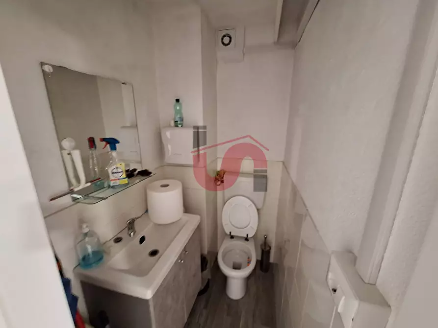 Immagine 5 di Locale commerciale in affitto  in Via Francesco Paga a Benevento