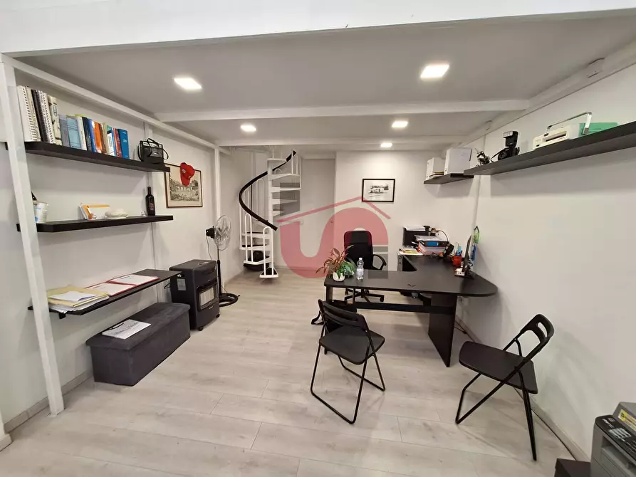 Immagine 4 di Locale commerciale in affitto  in Via Francesco Paga a Benevento