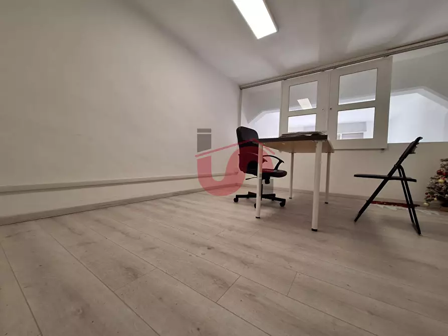 Immagine 9 di Locale commerciale in affitto  in Via Francesco Paga a Benevento