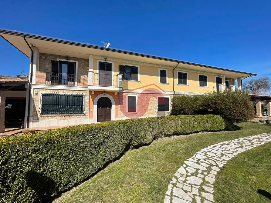 Immagine 1 di Casa semindipendente in vendita  in Via Mirra Piano Colonna a Calvi