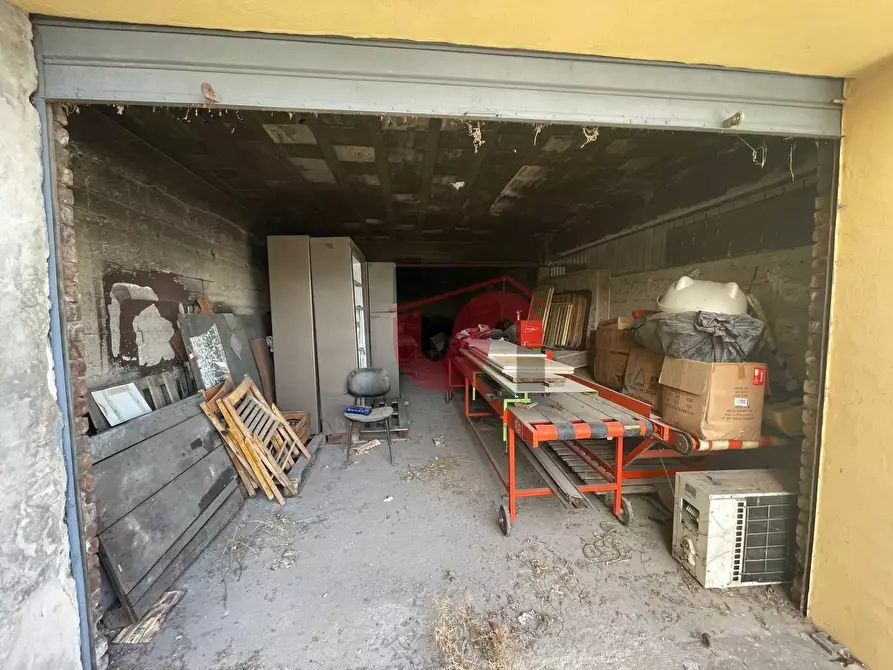 Immagine 12 di Magazzino in vendita  in Via Torre Della Catena a Benevento