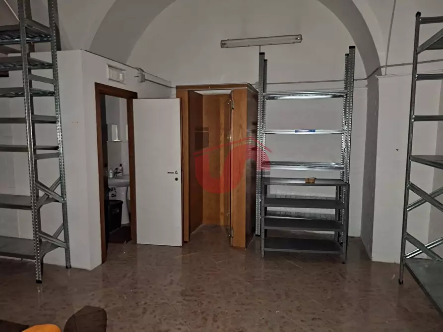Immagine 10 di Locale commerciale in affitto  in Corso Giuseppe Garibaldi 170 a Benevento
