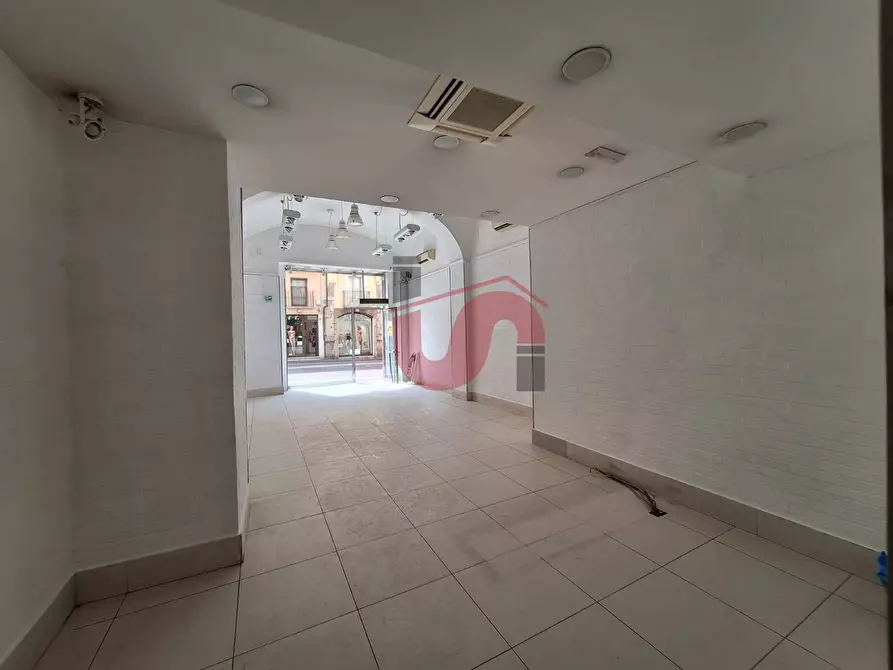 Immagine 13 di Locale commerciale in affitto  in Corso Giuseppe Garibaldi 170 a Benevento