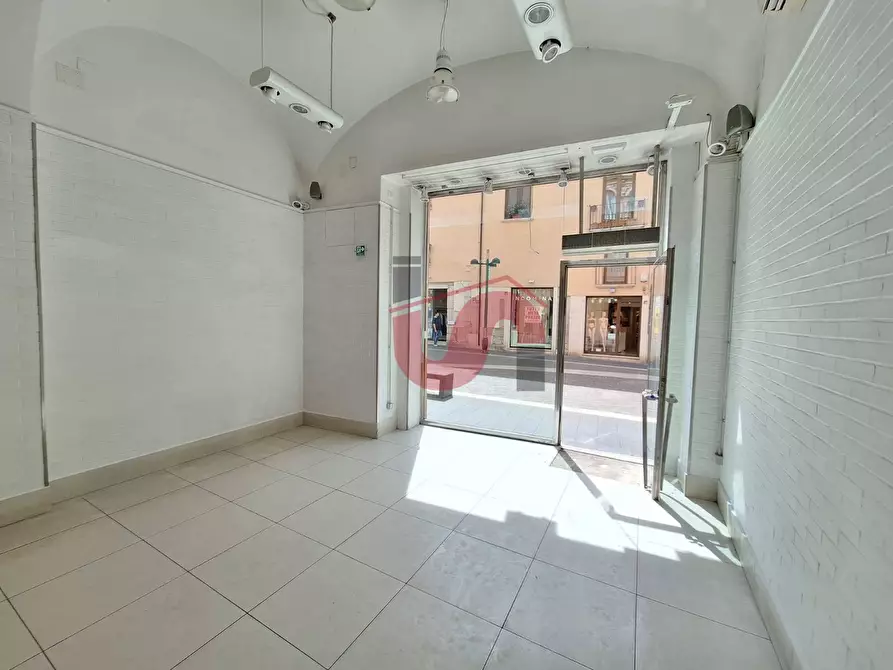 Immagine 17 di Locale commerciale in affitto  in Corso Giuseppe Garibaldi 170 a Benevento