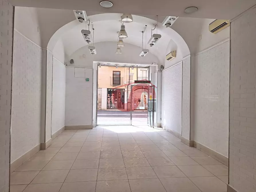 Immagine 16 di Locale commerciale in affitto  in Corso Giuseppe Garibaldi 170 a Benevento
