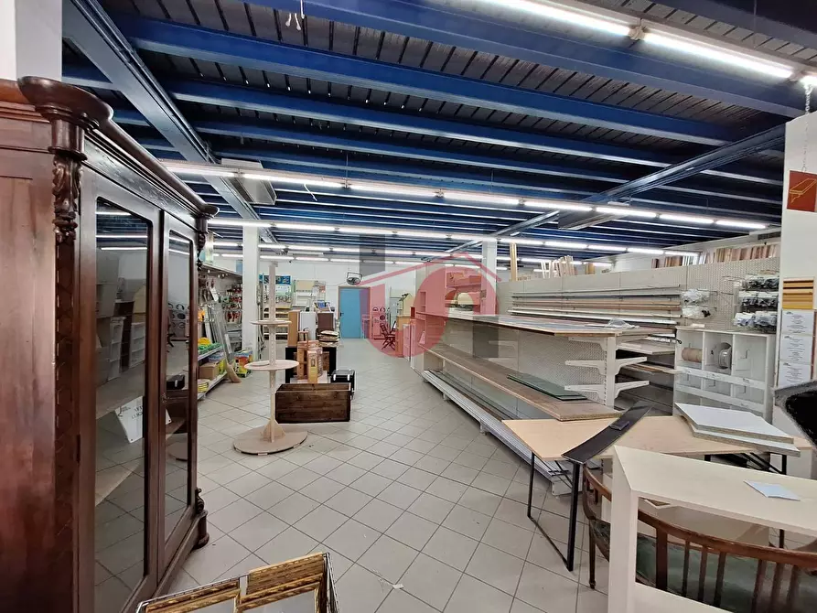 Immagine 18 di Locale commerciale in vendita  in Contrada San Chirico a Benevento